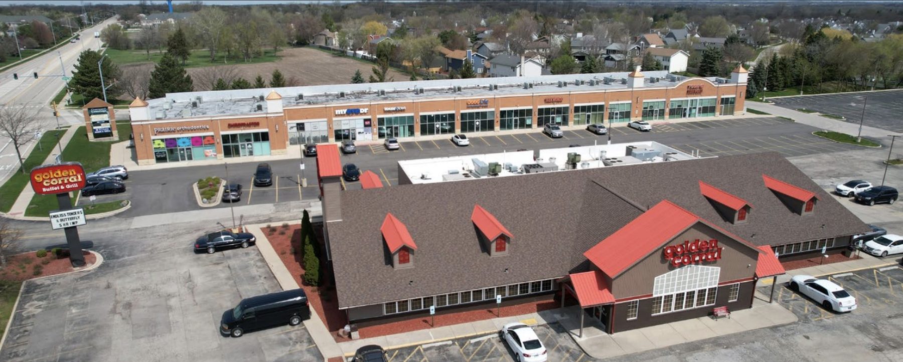 Aerial view of Pinewood Crossing shopping center in Gurnee, Illinois